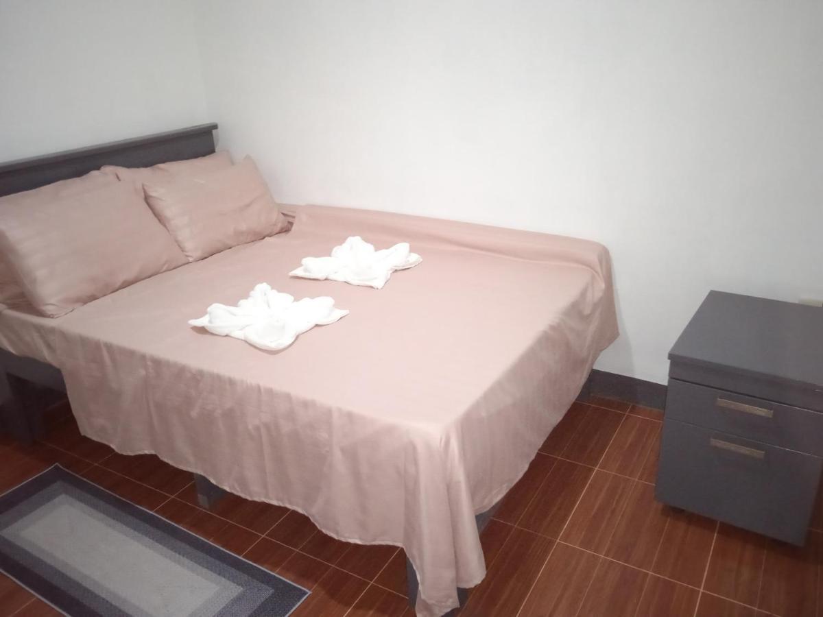 Sarah'S Garden Bnb & Spa Bed & Breakfast Clarin  Екстериор снимка