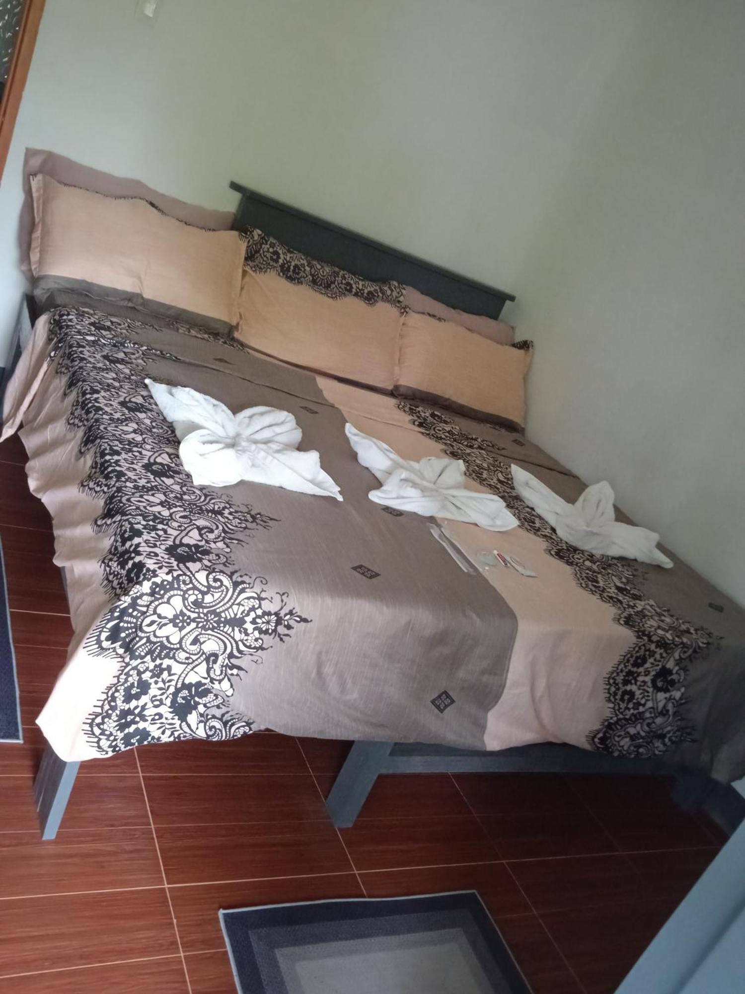 Sarah'S Garden Bnb & Spa Bed & Breakfast Clarin  Екстериор снимка