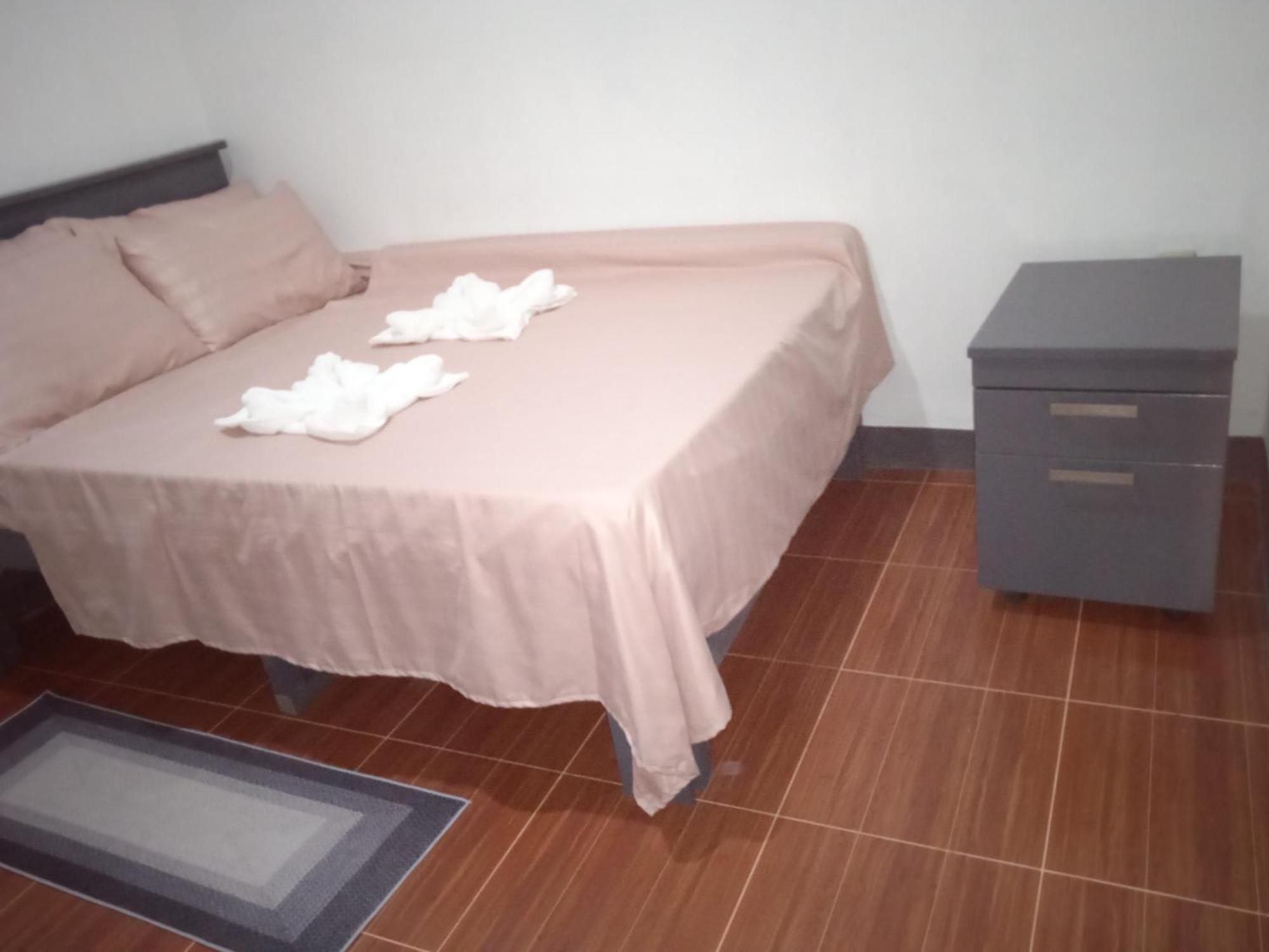 Sarah'S Garden Bnb & Spa Bed & Breakfast Clarin  Екстериор снимка